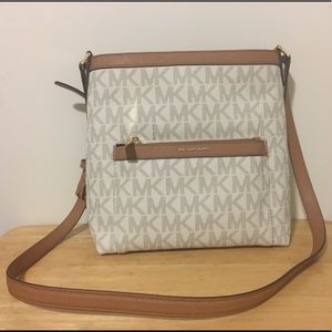 Michael Kors Morgan Messenger Bag